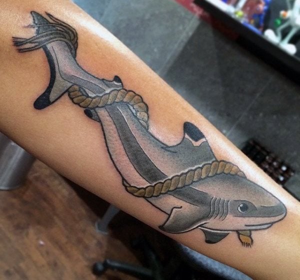 tatuaje tiburon 332