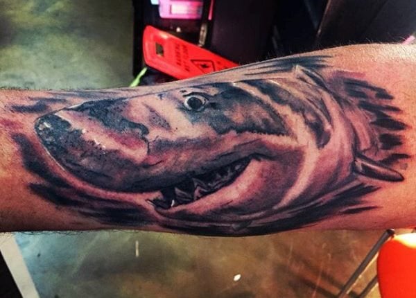 tatuaje tiburon 347