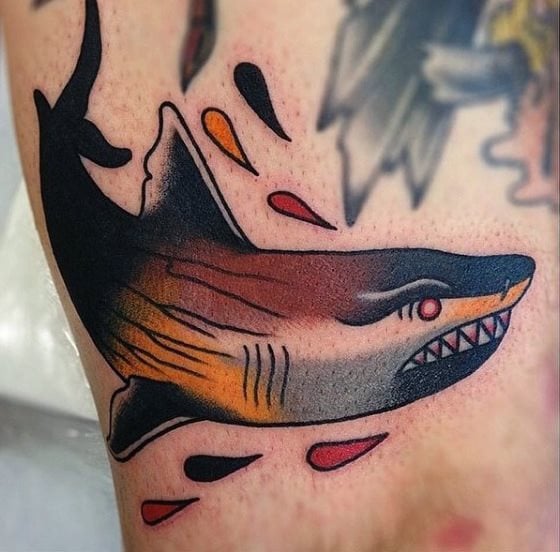 tatuaje tiburon 383