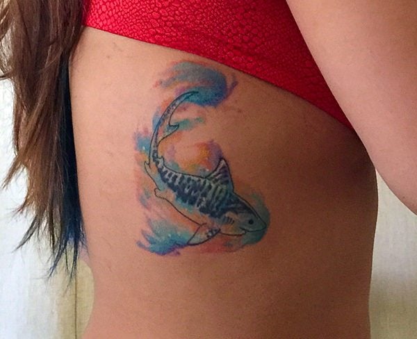 tatuaje tiburon 65