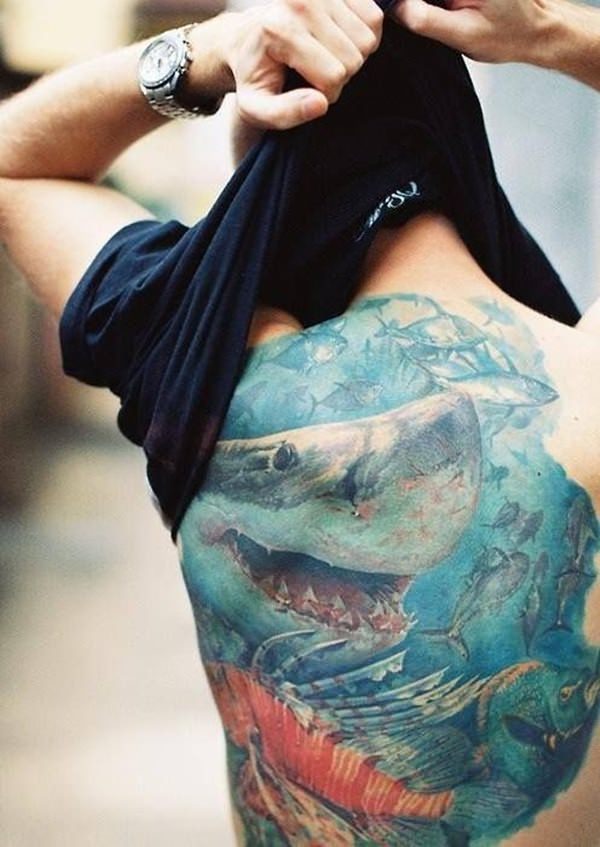 110 Tatuajes de tiburones (Con su significado)