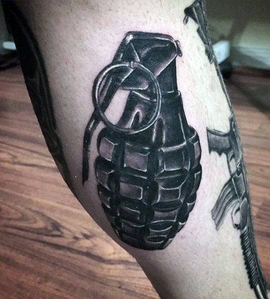 tatuaje granada 17