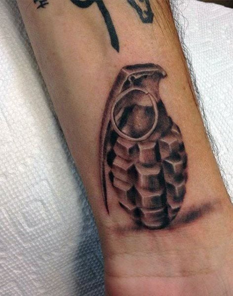 tatuaje granada 81