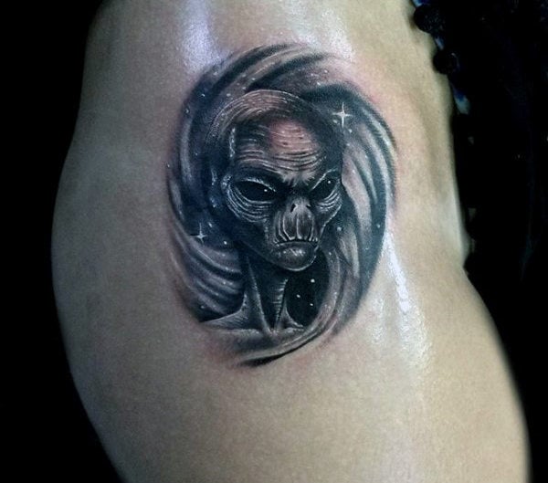 tatuaje alien 99