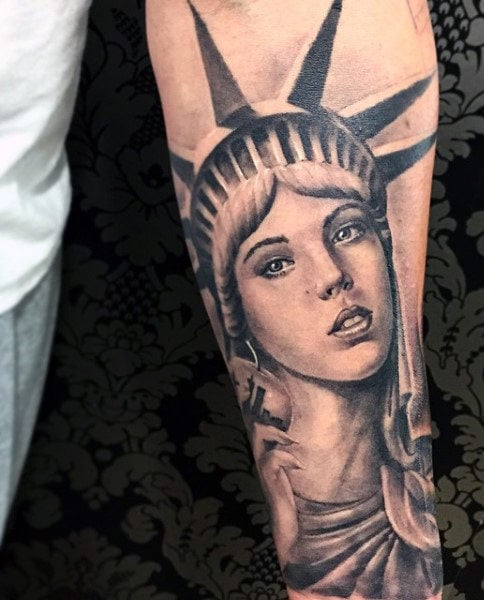 tatuaje estatua de la libertad 105