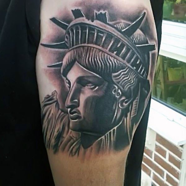 tatuaje estatua de la libertad 107