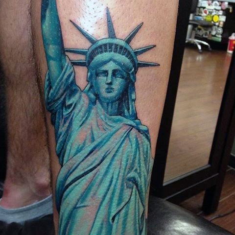 tatuaje estatua de la libertad 11