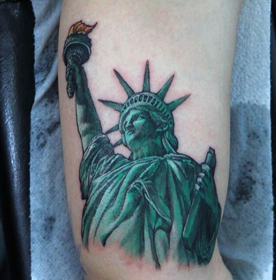 tatuaje estatua de la libertad 13