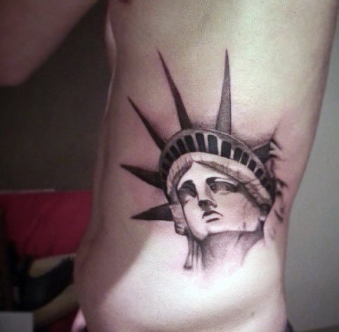 tatuaje estatua de la libertad 65