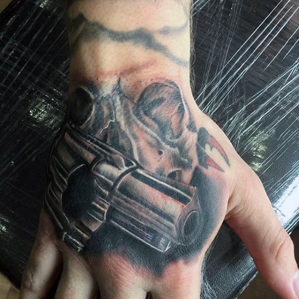 tatuaje pistola hombre 97