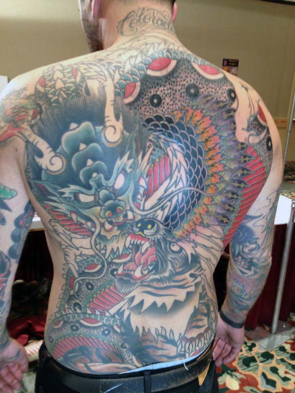 tatuaje dragon en espalda 12