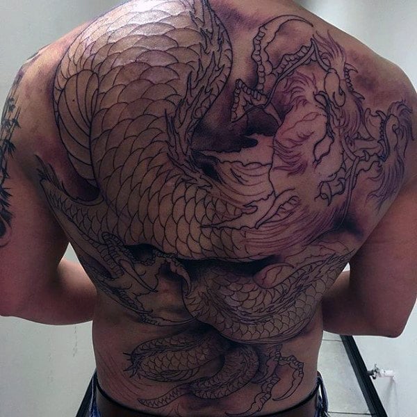 tatuaje dragon en espalda 42
