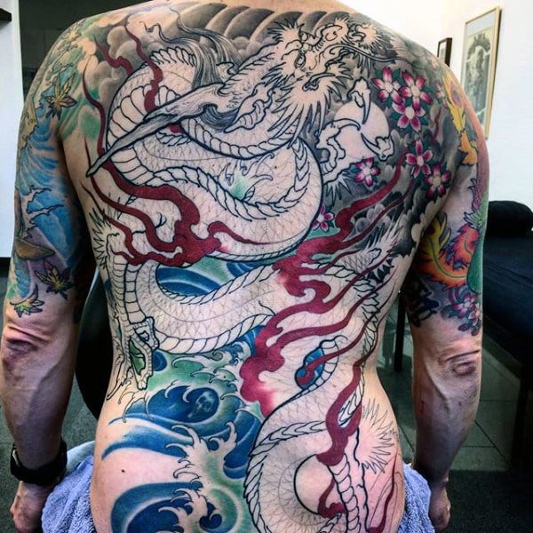 tatuaje dragon en espalda 64