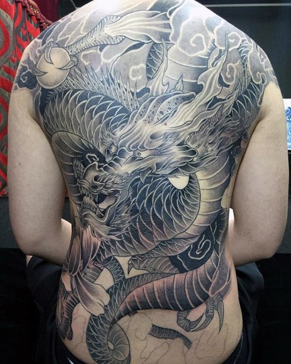 tatuaje dragon en espalda 94