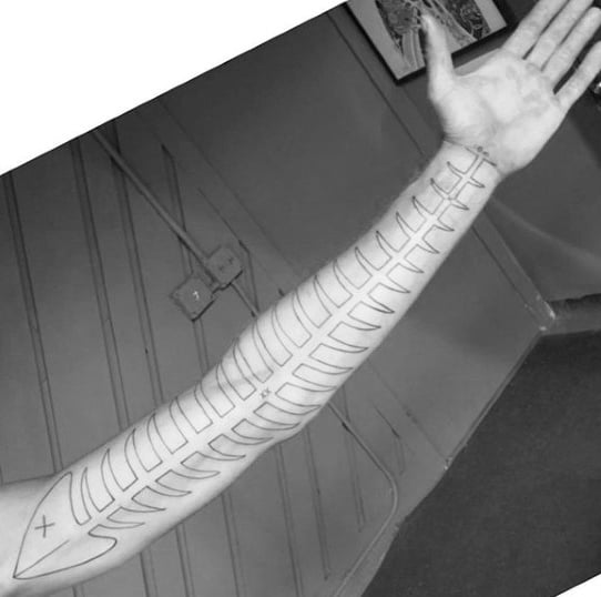 tatuaje esqueleto espina pescado 24