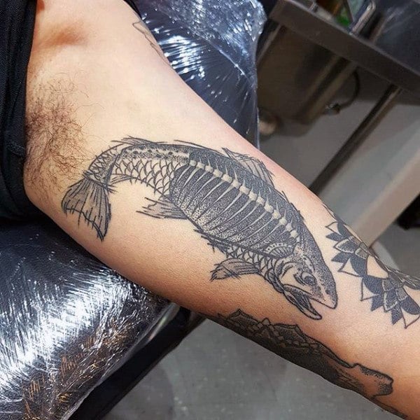 tatuaje esqueleto espina pescado 38