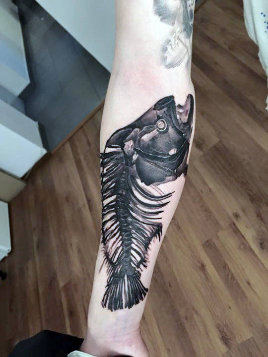 tatuaje esqueleto espina pescado 56