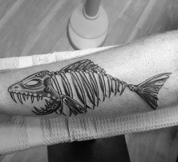 tatuaje esqueleto espina pescado 58