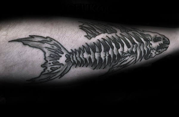 tatuaje esqueleto espina pescado 60