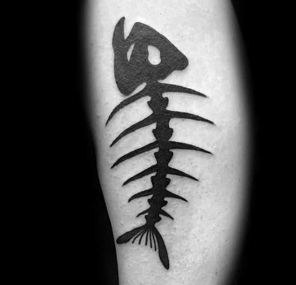 tatuaje esqueleto espina pescado 68