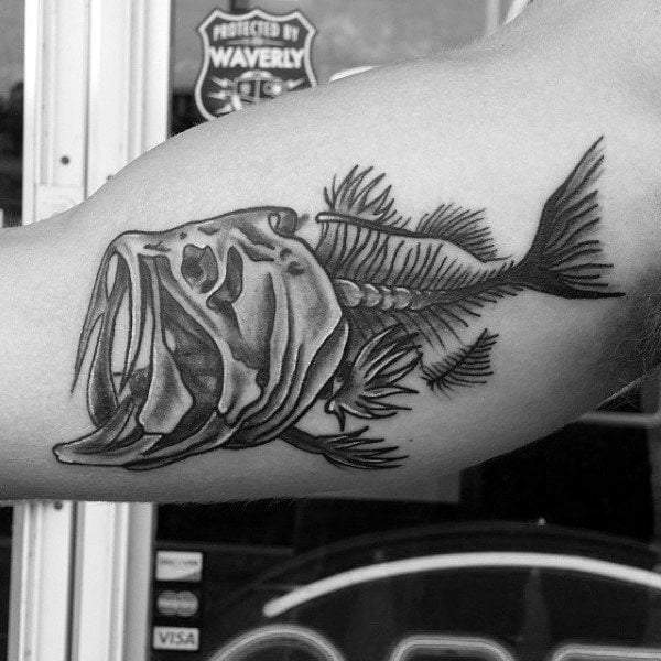 tatuaje esqueleto espina pescado 70