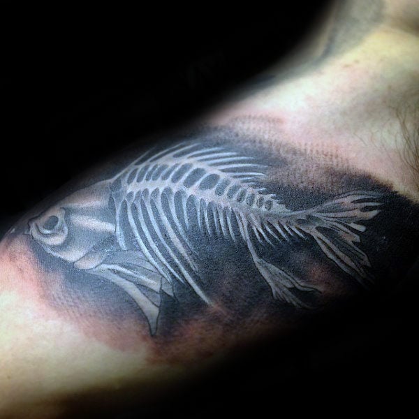 tatuaje esqueleto espina pescado 88