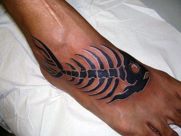 tatuaje esqueleto espina pescado 90