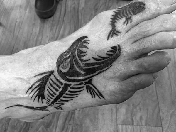tatuaje esqueleto espina pescado 92