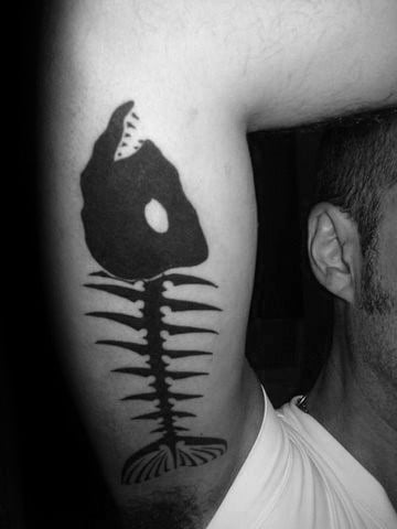 tatuaje esqueleto espina pescado 98