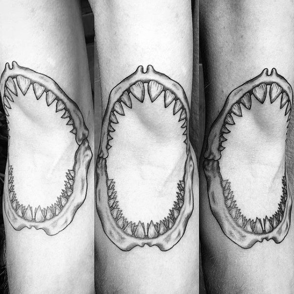 tatuaje mandibula tiburon 92