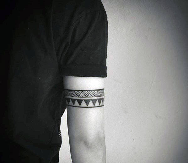 55 Tatuajes de brazaletes tribales (Con el significado)