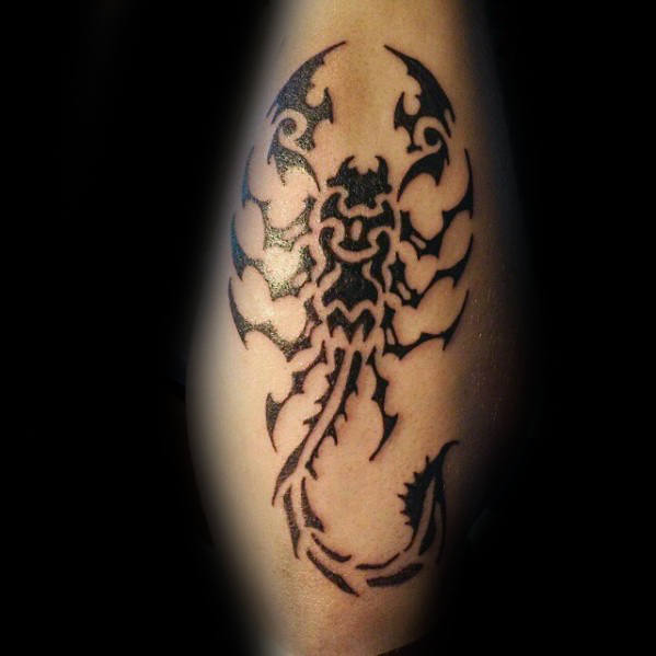 tatuaje escorpion tribal 37