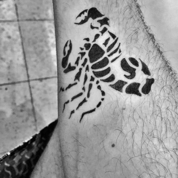tatuaje escorpion tribal 73