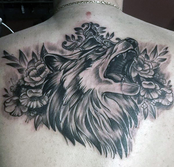 tatuaje lobo en espalda 09