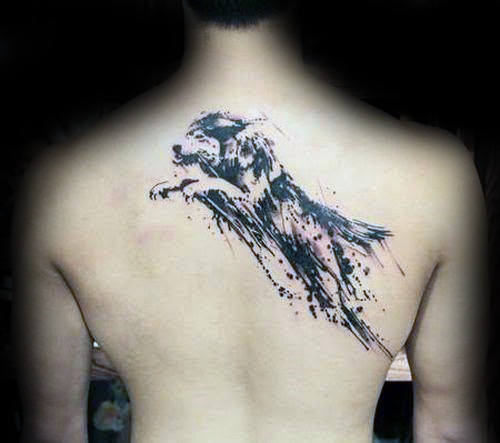 tatuaje lobo en espalda 23