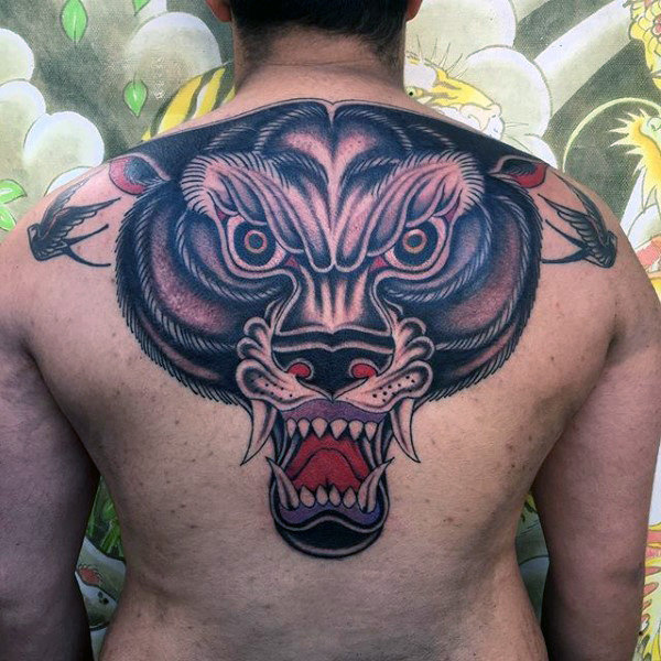 tatuaje lobo en espalda 31