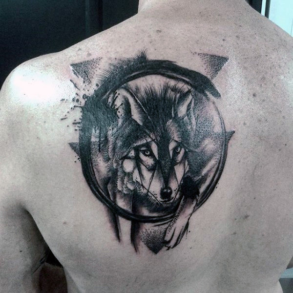 tatuaje lobo en espalda 45