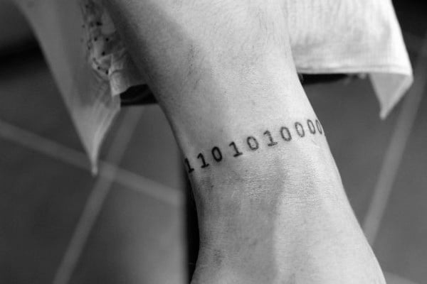 33 Tatuajes de números binarios (Con el significado)
