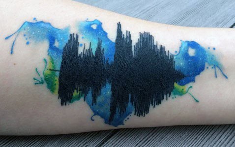 tatuaje ondas sonido 45