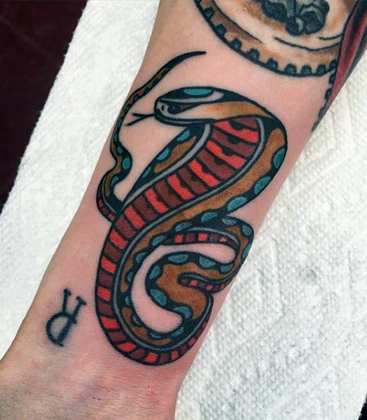 tatuaje serpiente cobra 150
