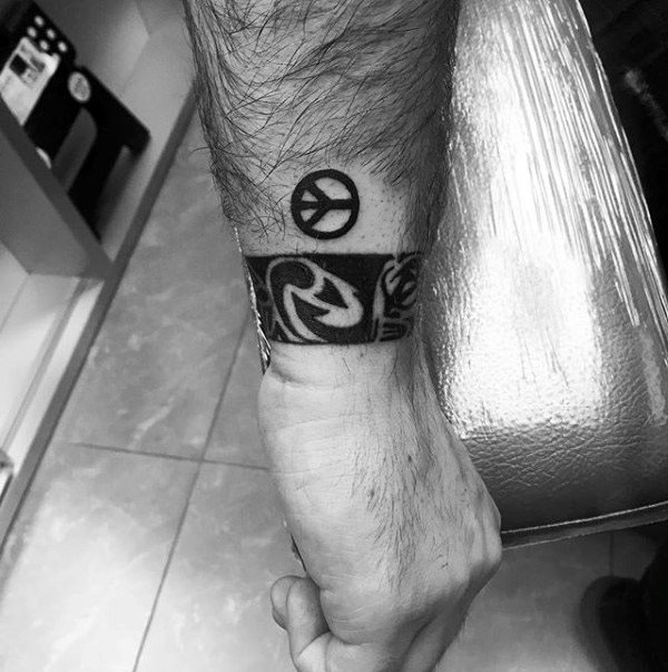 tatuaje simbolo paz 39