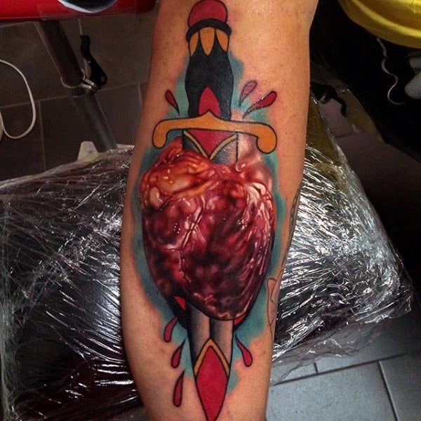 tatuaje corazon anatomico real 95
