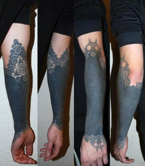 tatuaje estilo blackwork negro 09