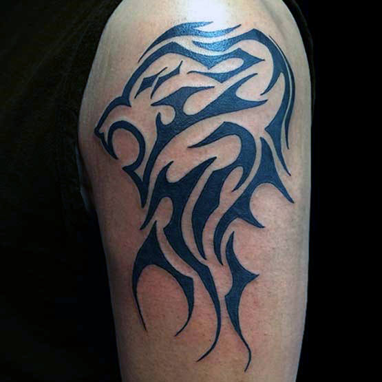 tatuaje leon estilo tribal 31