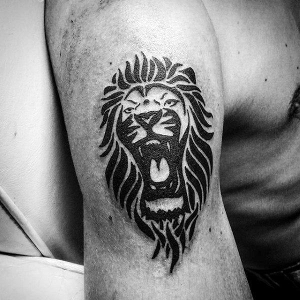 tatuaje leon estilo tribal 49
