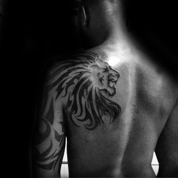 tatuaje leon estilo tribal 59