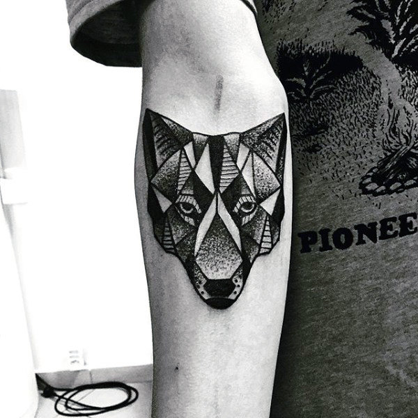 tatuaje lobo geometrico 57