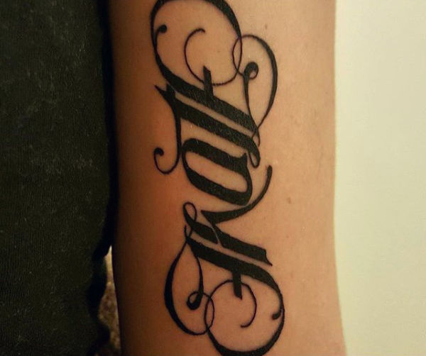 tatuaje palabra ambigrama 57