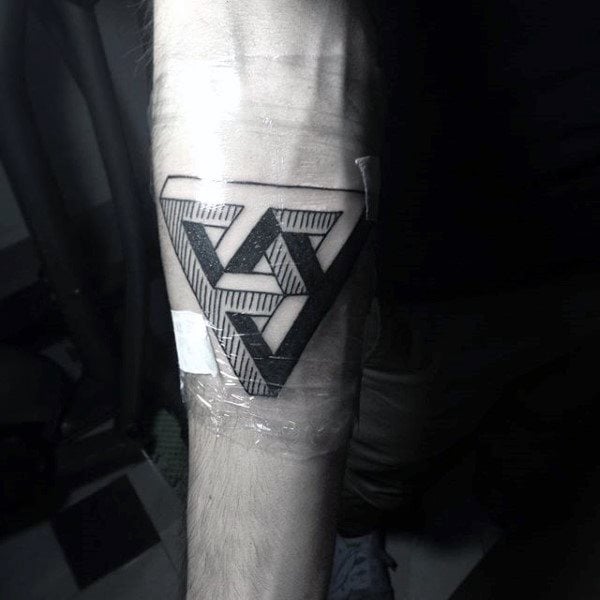 tatuaje triangulo 106