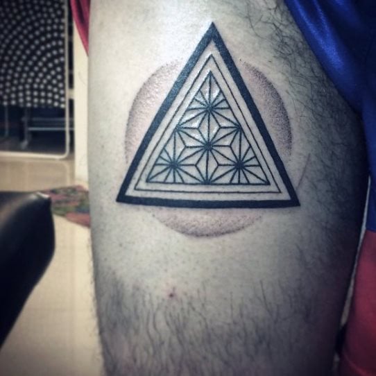 tatuaje triangulo 118